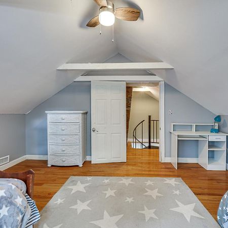 Quintessential New England Home With Patio And Grill! Putnam Extérieur photo