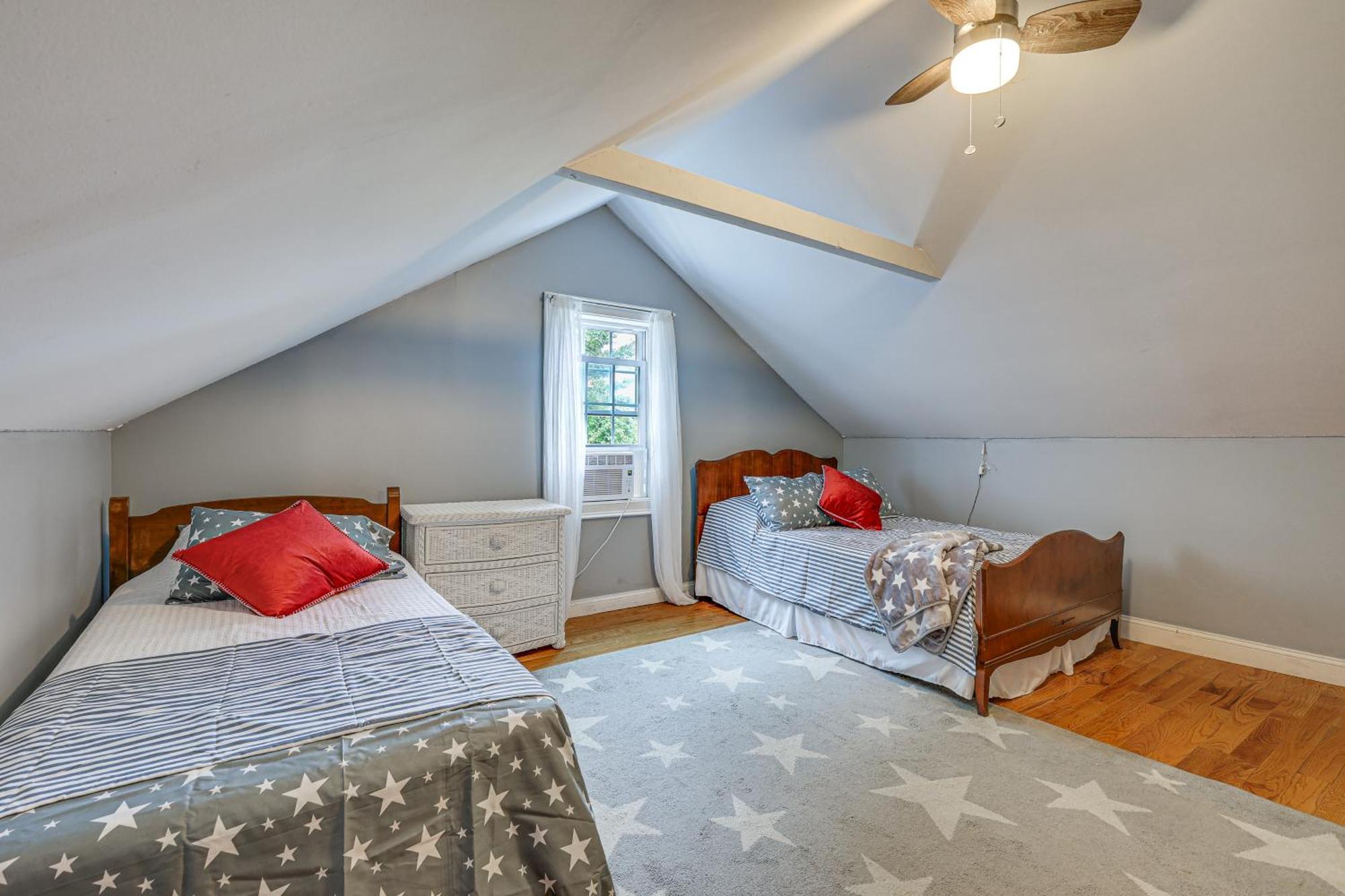 Quintessential New England Home With Patio And Grill! Putnam Extérieur photo