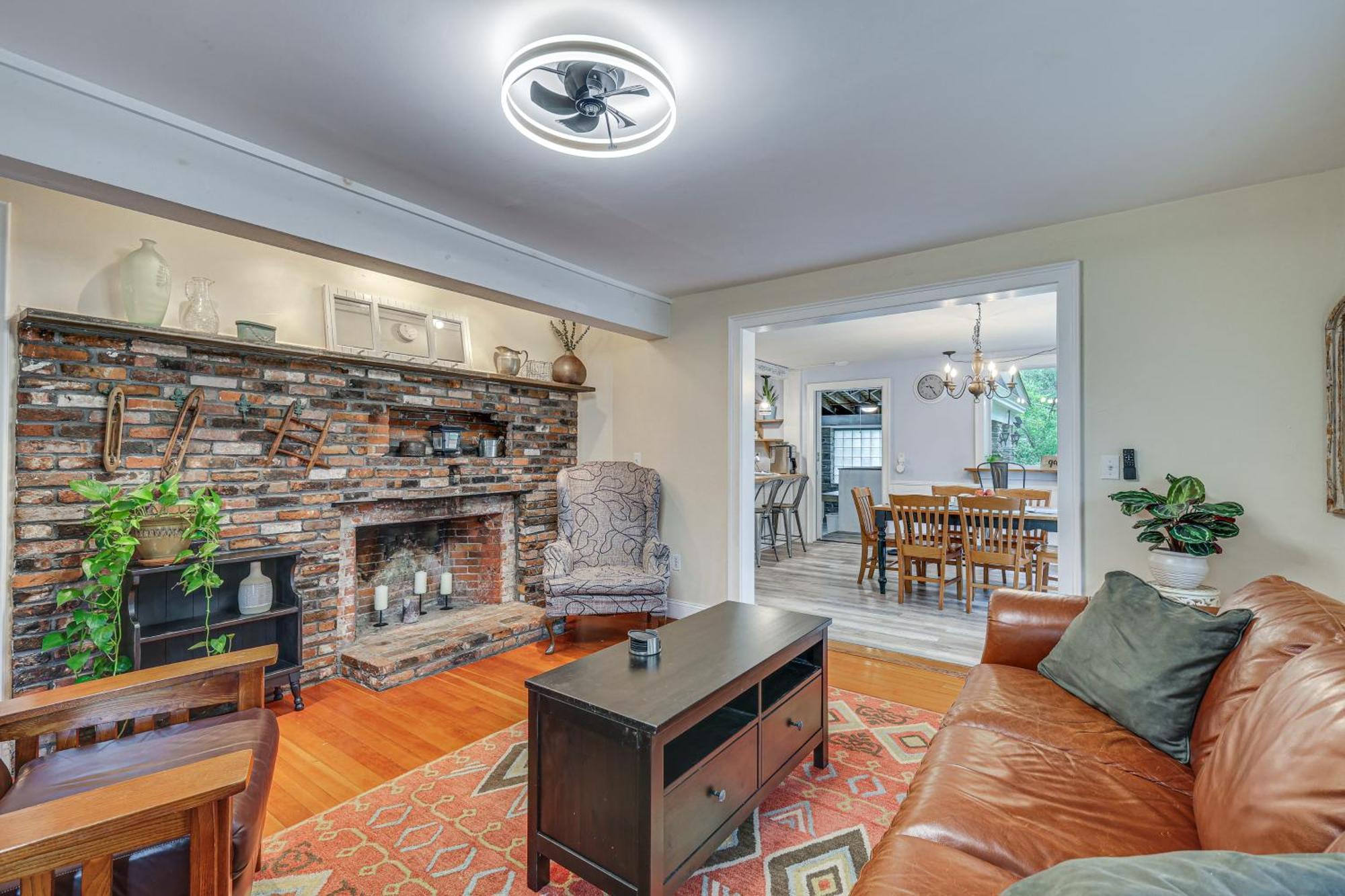 Quintessential New England Home With Patio And Grill! Putnam Extérieur photo