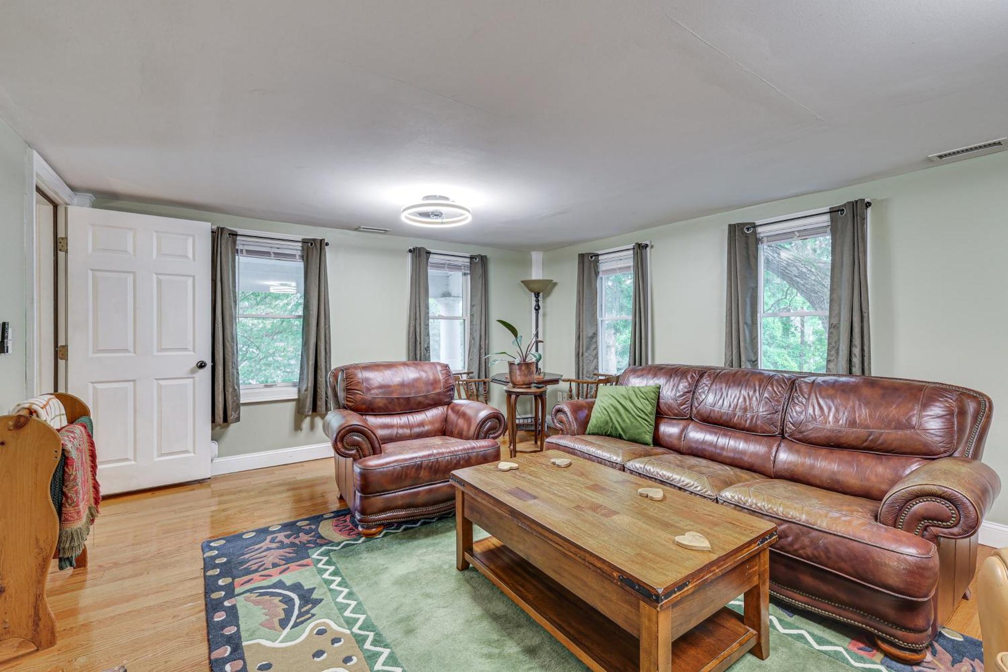 Quintessential New England Home With Patio And Grill! Putnam Extérieur photo
