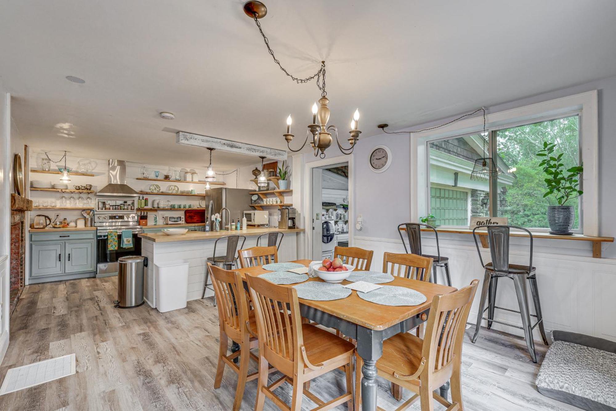 Quintessential New England Home With Patio And Grill! Putnam Extérieur photo