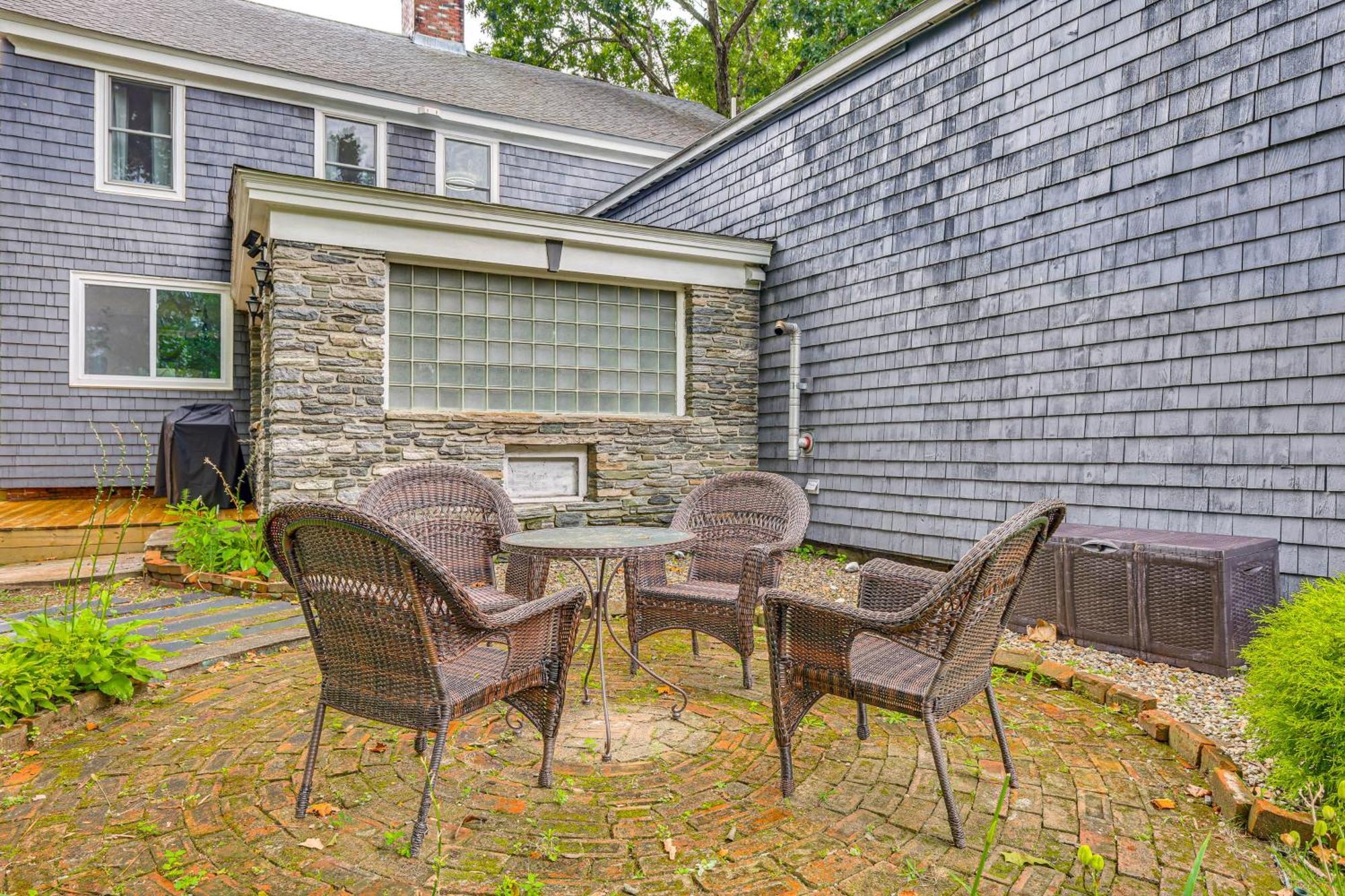 Quintessential New England Home With Patio And Grill! Putnam Extérieur photo