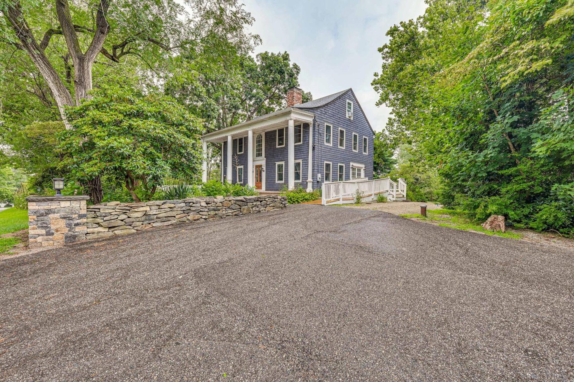 Quintessential New England Home With Patio And Grill! Putnam Extérieur photo