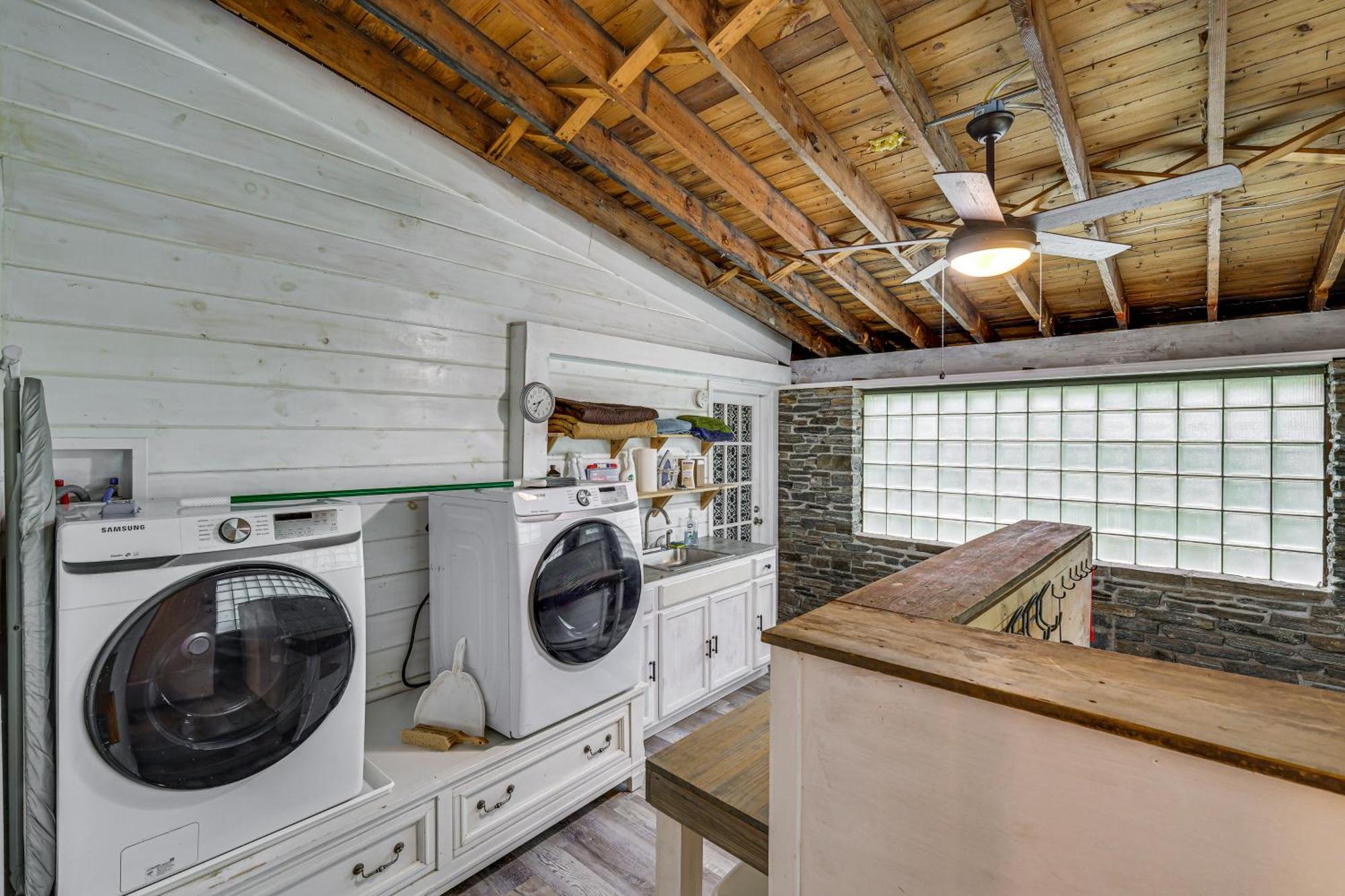 Quintessential New England Home With Patio And Grill! Putnam Extérieur photo