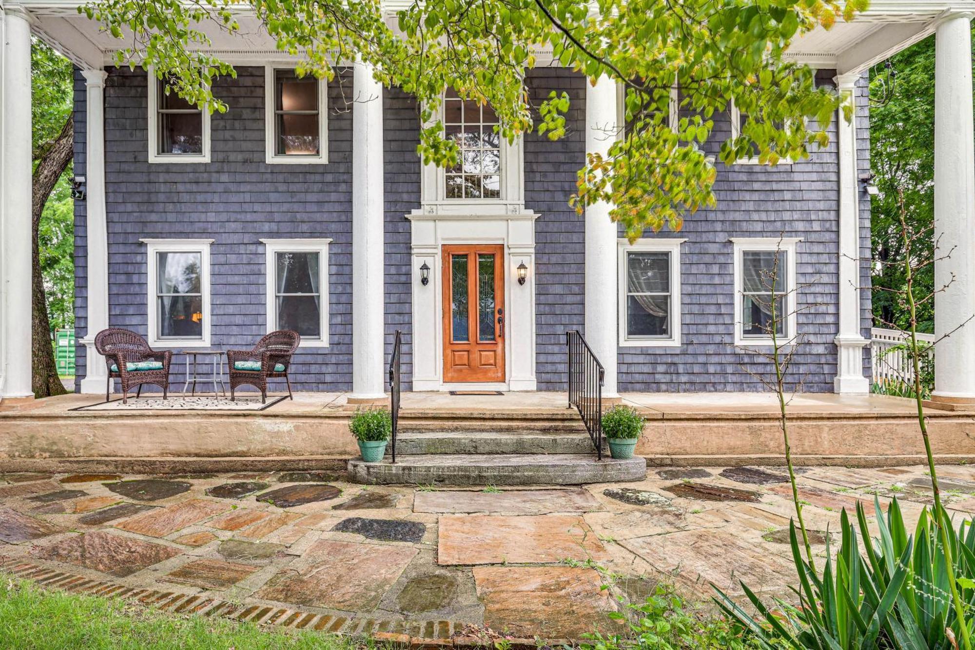 Quintessential New England Home With Patio And Grill! Putnam Extérieur photo